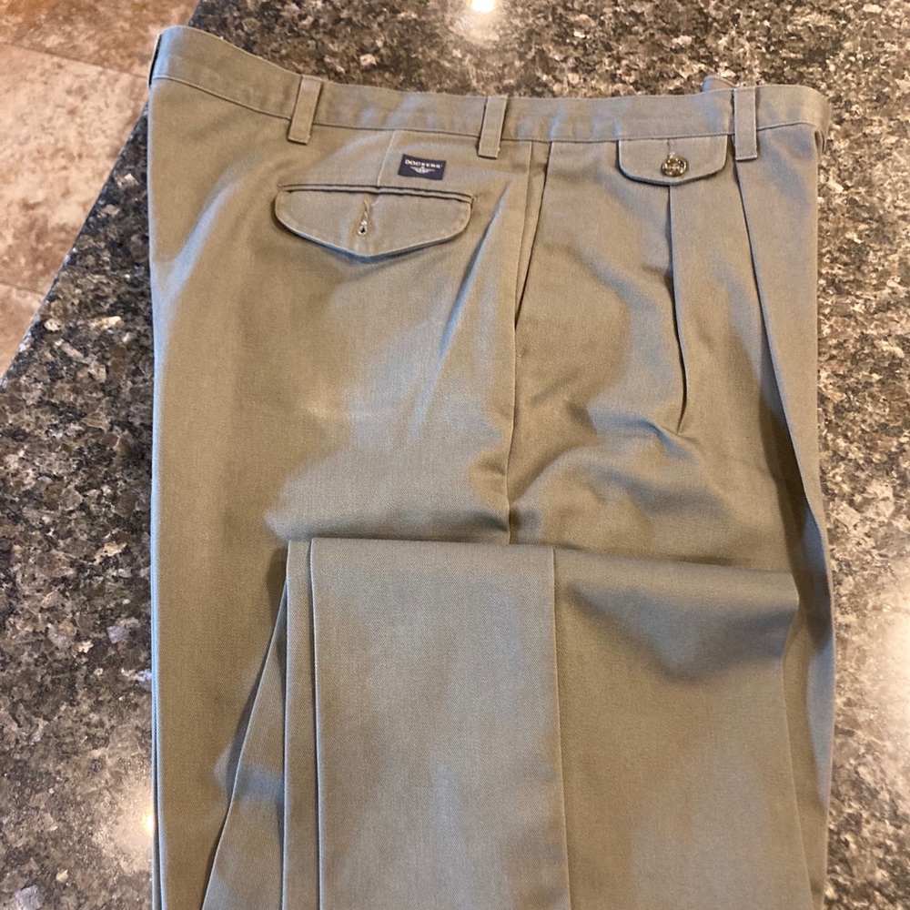Men’s Olive Docker slacks